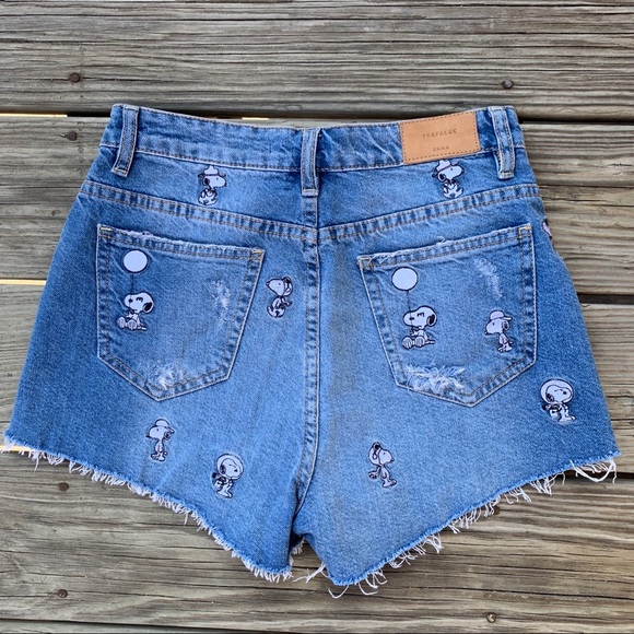 Snoopy Jean shorts - Picture 3 of 4